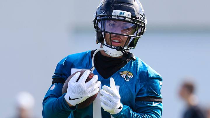 Jacksonville Jaguars wide receiver Parker Washington (11) runs the ball during the third day of minicamp at the Miller Electric Center, Thursday, June 11, 2026, in Jacksonville, Fla.