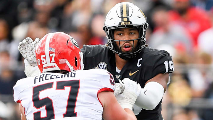 Vanderbilt Commodores WR Richie Hoskins (15) rushes the passer as Georgia Bulldogs OL Monroe Freeling (57) blocks 