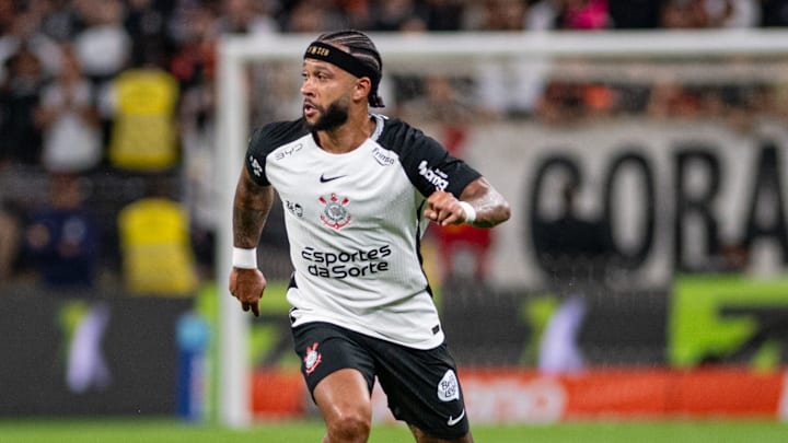 Memphis Depay deve começar entre os 11