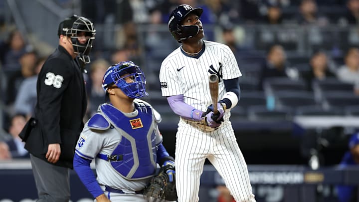 El jonrón de Jazz Chisholm Jr. la noche del lunes no evitó que los Yankees perdieran ante los Reales en el Juego 2 de la Serie Divisional