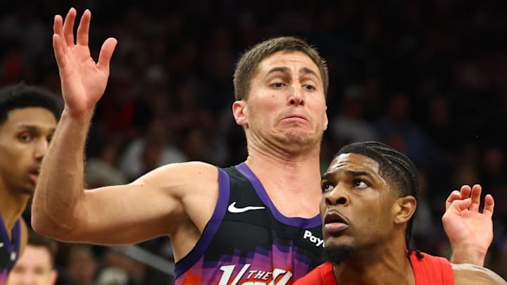 Portland Trail Blazers guard Scoot Henderson drives to the basket against Phoenix Suns guard Collin Gillespie