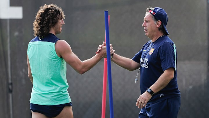 El español Carles Puyol y el técnico argentino Gerardo Martino en un entrenamiento del Barcelona.
