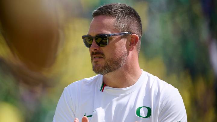 Sep 5, 2026; Eugene, Oregon, USA; Oregon Ducks head coach Dan Lanning encourages players during warm ups before a game against the Boise State Broncos at Autzen Stadium. Mandatory Credit: Troy Wayrynen-Imagn Images Sep 5, 2026; Eugene, Oregon, USA; Oregon Ducks head coach Dan Lanning encourages players during warm ups before a game against the Boise State Broncos at Autzen Stadium. Mandatory Credit: Troy Wayrynen-Imagn Images