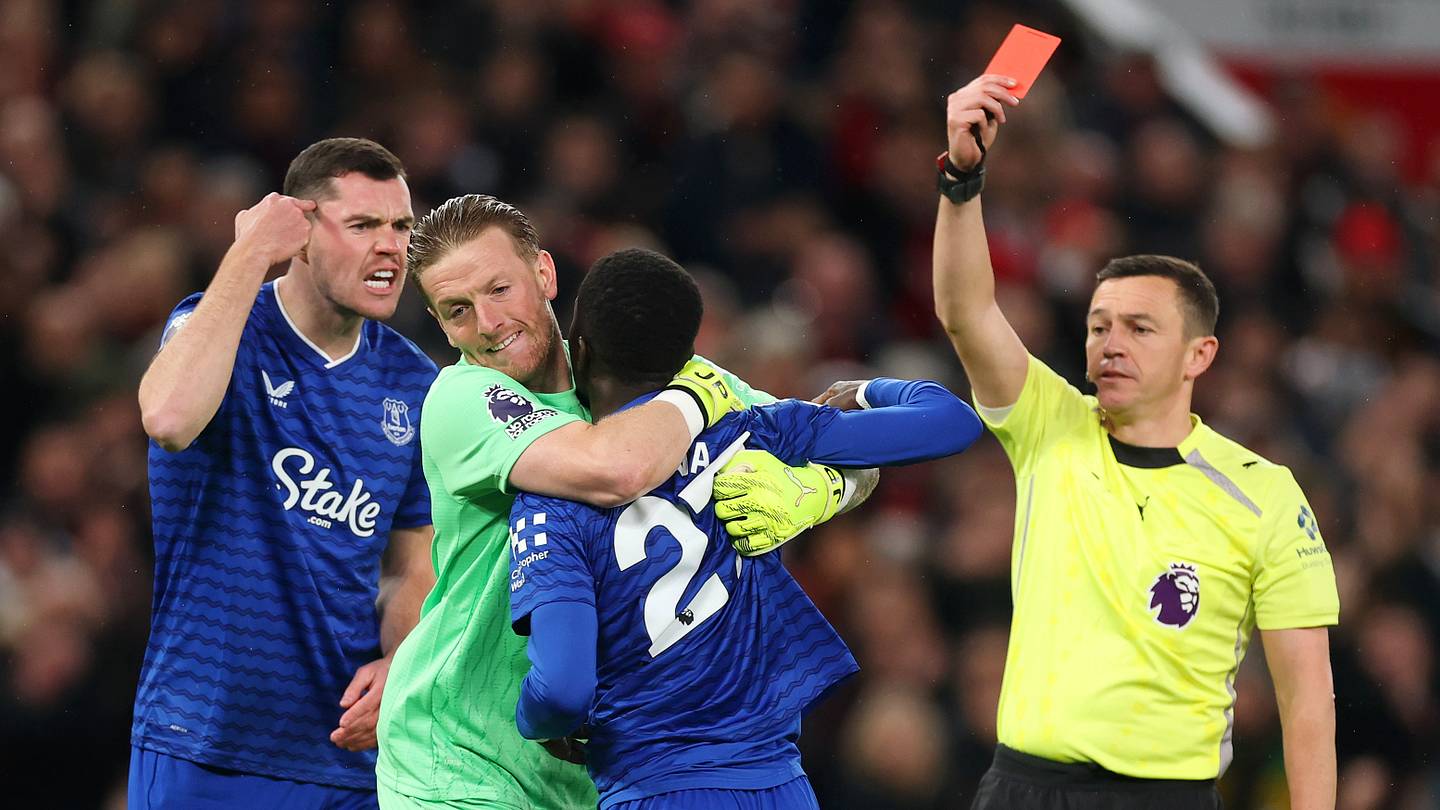 Man Utd vs. Everton Yields One of the Most Bizarre Red Cards Ever