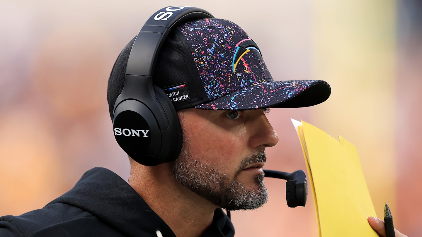 Ravens beat Steelers to the punch by hiring popular HC candidate Jesse Minter