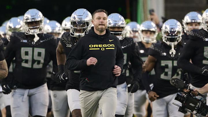 Nov 30, 2024; Eugene, Oregon, USA; Oregon Ducks head coach Dan Lanning runs out with the team before a game against the Washington Huskies at Autzen Stadium. Mandatory Credit: Troy Wayrynen-Imagn Images Nov 30, 2024; Eugene, Oregon, USA; Oregon Ducks head coach Dan Lanning runs out with the team before a game against the Washington Huskies at Autzen Stadium. Mandatory Credit: Troy Wayrynen-Imagn Images