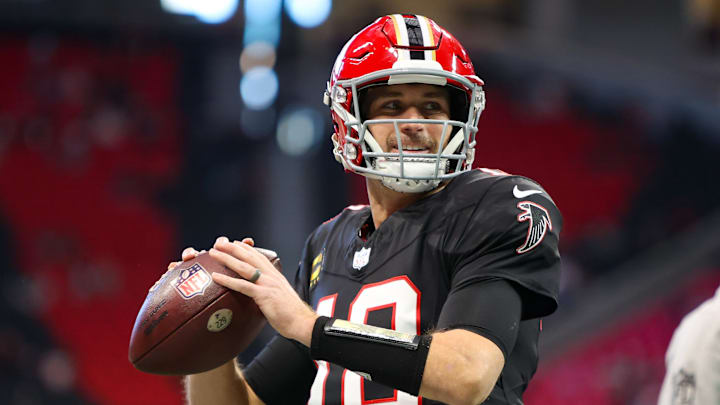 Atlanta Falcons quarterback Kirk Cousins warms up for a game.