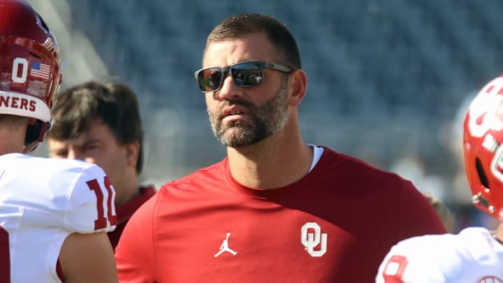 Oklahoma tight ends coach Joe Jon Finley