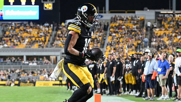 Aug 13, 2026; Pittsburgh, Pennsylvania, USA; Pittsburgh Steelers wide receiver Kaden Wetjen (10) catches a touchdown pass against the Green Bay Packers during the second half of a game at Acrisure Stadium. Mandatory Credit: Barry Reeger-Imagn Images