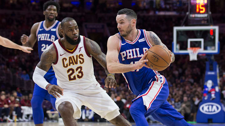 LeBron James y JJ Redick, cuando se cruzaron en un juego en la NBA