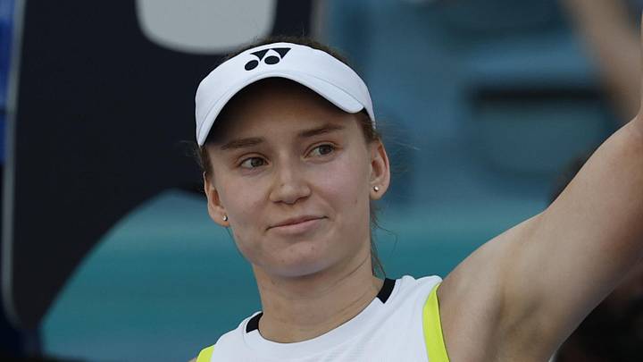 Elena Rybakina waves to the crowd