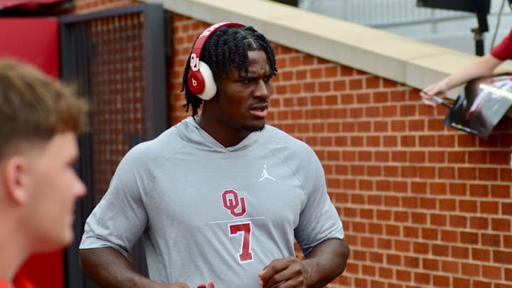 Oklahoma linebacker Sammy Omosigho