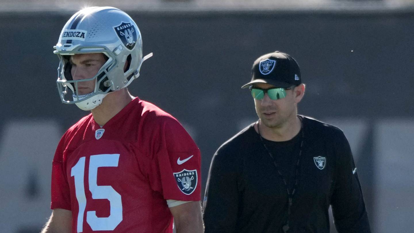Raiders' Kubiak Details Fernando Mendoza’s Progress in Training Camp
