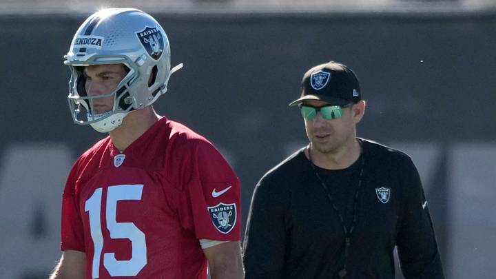 Jun 9, 2026; Henderson, NV, USA; Las Vegas Raiders quarterback Fernando Mendoza (15) and coach Klint Kubiak during minicamp at Intermountain Health Performance Center. Mandatory Credit: Kirby Lee-Imagn Images Jun 9, 2026; Henderson, NV, USA; Las Vegas Raiders quarterback Fernando Mendoza (15) and coach Klint Kubiak during minicamp at Intermountain Health Performance Center. Mandatory Credit: Kirby Lee-Imagn Images