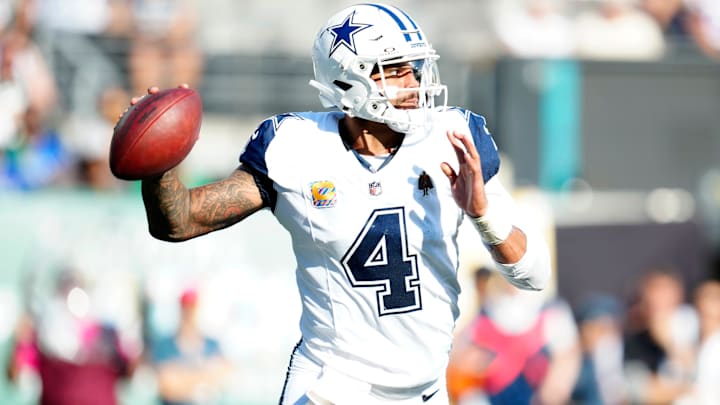 Dallas Cowboys quarterback Dak Prescott prepares to throw against the New York Jets 