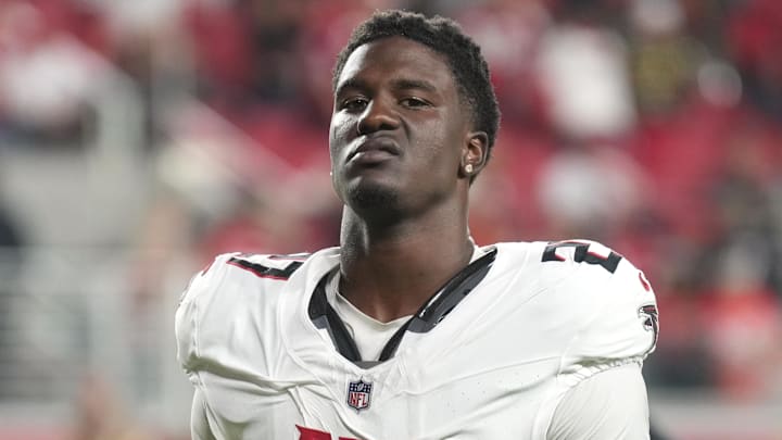 Atlanta Falcons defensive end James Pearce Jr. 