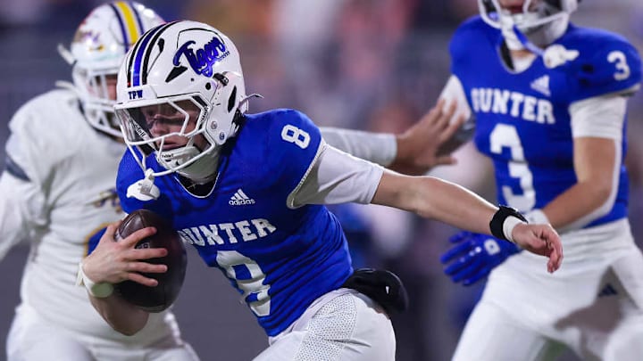 Gunter quarterback Knox Gage runs the ball in a quarterfinal game against Leonard on Dec. 4. 