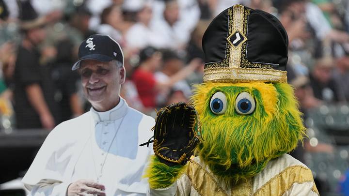 Aug 11, 2026; Chicago, Illinois, USA; Chicago White Sox mascot Southpaw wears a promotional Pope hat before a game between the Chicago White Sox and the Cincinnati Reds at Rate Field. Mandatory Credit: David Banks-Imagn Images Aug 11, 2026; Chicago, Illinois, USA; Chicago White Sox mascot Southpaw wears a promotional Pope hat before a game between the Chicago White Sox and the Cincinnati Reds at Rate Field. Mandatory Credit: David Banks-Imagn Images