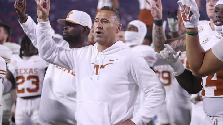 Texas Longhorns head coach Steve Sarkisian and team gesture after the game against the Georgia Bulldogs at Sanford Stadium. Mandatory Credit: Brett Davis-Imagn Images