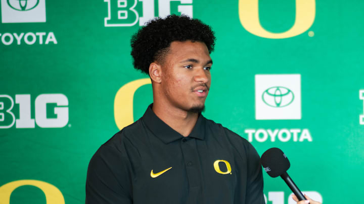 Oregon Ducks tight end Kenyon Sadiq and reporter Bri Amaranthus Oregon Ducks tight end Kenyon Sadiq and reporter Bri Amaranthus