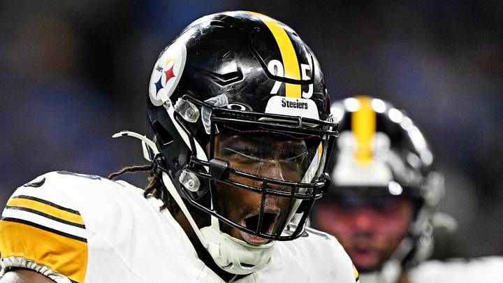 Pittsburgh Steelers defensive tackle Keeanu Benton