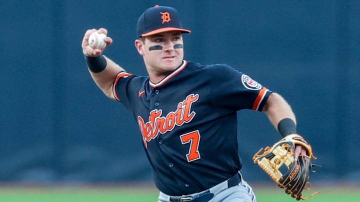 Detroit Tigers shortstop Kevin McGonigle (7) makes the throw to first base. 