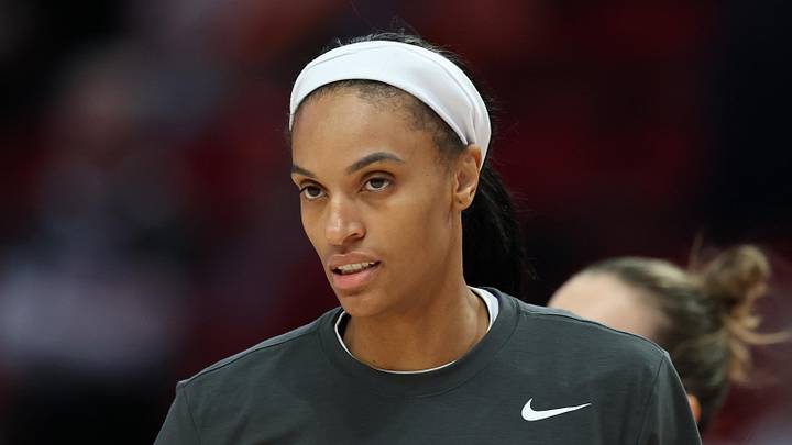 Phoenix Mercury forward-guard DeWanna Bonner (24) Phoenix Mercury forward-guard DeWanna Bonner (24)