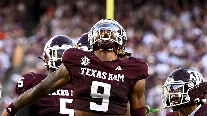 Sep 27, 2025; College Station, Texas, USA; Texas A&M Aggies defensive end Cashius Howell (9) reacts after a sack during the fourth quarter against the Auburn Tigers at Kyle Field. Mandatory Credit: Maria Lysaker-Imagn Images Sep 27, 2025; College Station, Texas, USA; Texas A&M Aggies defensive end Cashius Howell (9) reacts after a sack during the fourth quarter against the Auburn Tigers at Kyle Field. Mandatory Credit: Maria Lysaker-Imagn Images