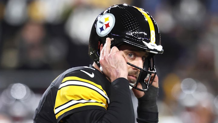 Jan 12, 2026; Pittsburgh, PA, USA; Pittsburgh Steelers quarterback Aaron Rodgers (8) audibles during the second half of an AFC Wild Card Round game against the Houston Texans at Acrisure Stadium. Mandatory Credit: Charles LeClaire-Imagn Images