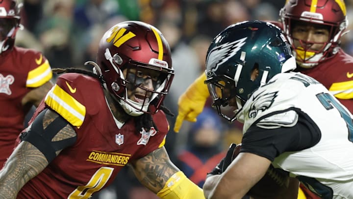 Philadelphia Eagles running back Saquon Barkley runs against Washington Commanders linebacker Frankie Luvu