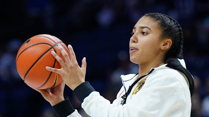 UConn Huskies guard Azzi Fudd warms up before the start of the game against the Florida State Seminoles.