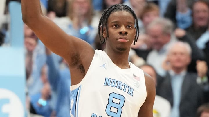 North Carolina Tar Heels forward Caleb Wilson (8)