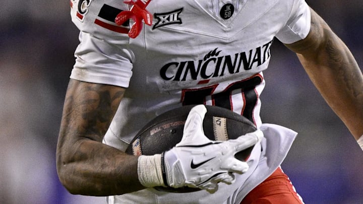 Nov 29, 2025; Fort Worth, Texas, USA; Cincinnati Bearcats wide receiver Caleb Goodie (10) runs with the ball during the game between the Horned Frogs and the Bearcats at Amon G. Carter Stadium. Mandatory Credit: Jerome Miron-Imagn Images Nov 29, 2025; Fort Worth, Texas, USA; Cincinnati Bearcats wide receiver Caleb Goodie (10) runs with the ball during the game between the Horned Frogs and the Bearcats at Amon G. Carter Stadium. Mandatory Credit: Jerome Miron-Imagn Images