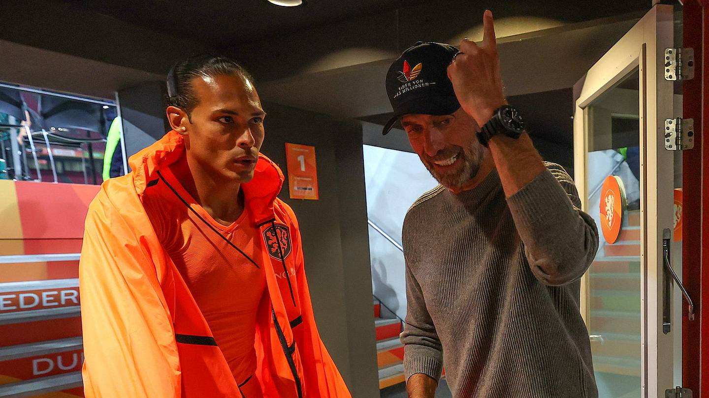 Jurgen Klopp, Virgil van Dijk Suffer Through Uncomfortable Reunion on International Stage