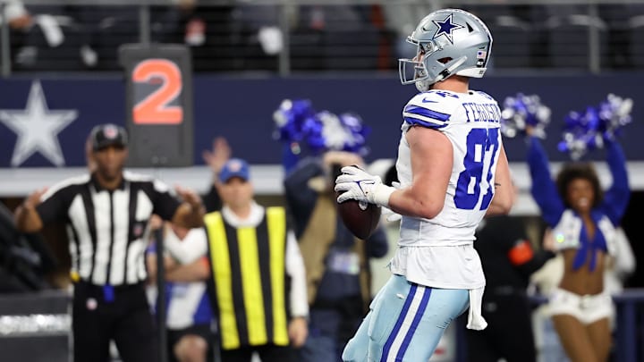 Dallas Cowboys tight end Jake Ferguson (87) makes a catch for a touchdown at AT&T Stadium.