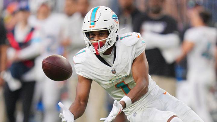 Oct 4, 2026; Minneapolis, Minnesota, USA; Miami Dolphins wide receiver Jalen Tolbert (1) makes a catch during the third quarter against the Minnesota Vikings at U.S. Bank Stadium. Mandatory Credit: Brad Rempel-Imagn Images Oct 4, 2026; Minneapolis, Minnesota, USA; Miami Dolphins wide receiver Jalen Tolbert (1) makes a catch during the third quarter against the Minnesota Vikings at U.S. Bank Stadium. Mandatory Credit: Brad Rempel-Imagn Images