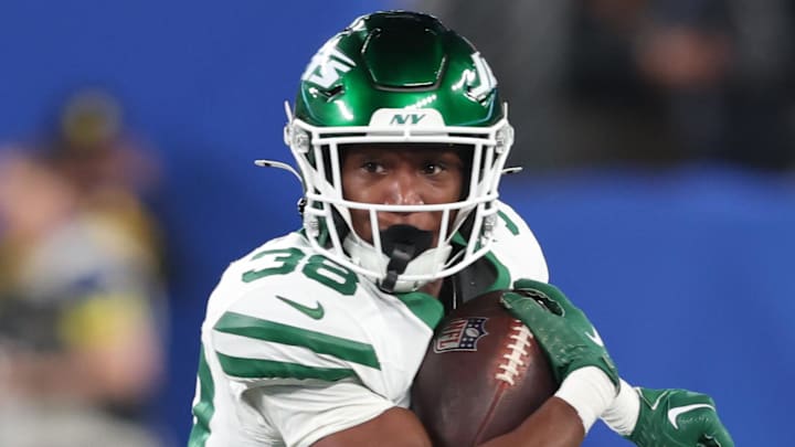 Aug 16, 2025; East Rutherford, New Jersey, USA; New York Jets running back Lawrance Toafili (38) carries the ball as New York Giants cornerback Nic Jones (31) pursues during the second half at MetLife Stadium. Mandatory Credit: Vincent Carchietta-Imagn Images Aug 16, 2025; East Rutherford, New Jersey, USA; New York Jets running back Lawrance Toafili (38) carries the ball as New York Giants cornerback Nic Jones (31) pursues during the second half at MetLife Stadium. Mandatory Credit: Vincent Carchietta-Imagn Images