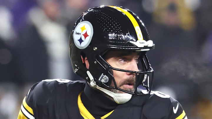 Pittsburgh Steelers quarterback Aaron Rodgers