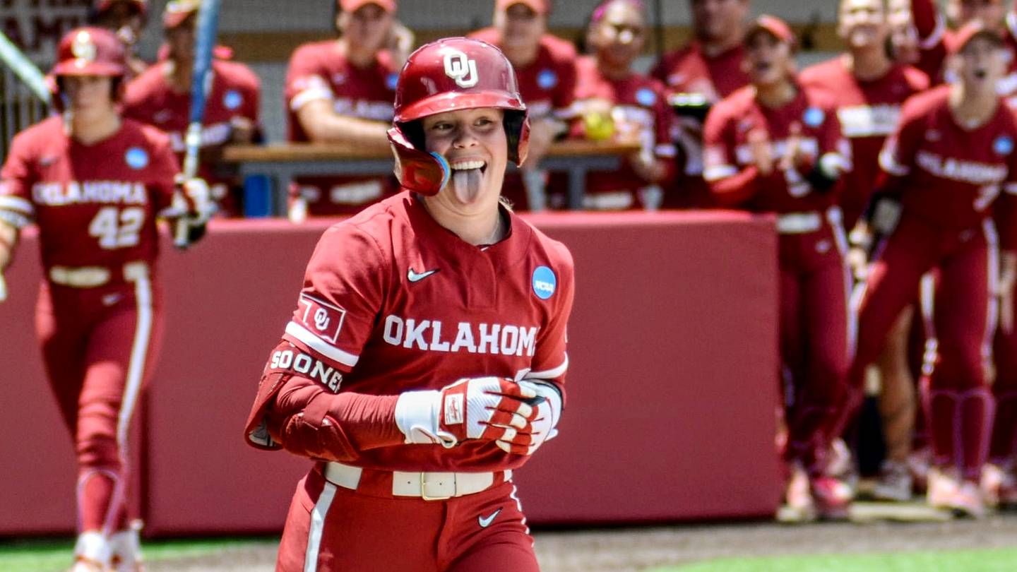 Oklahoma's Kasidi Pickering Enters Softball Transfer Portal,