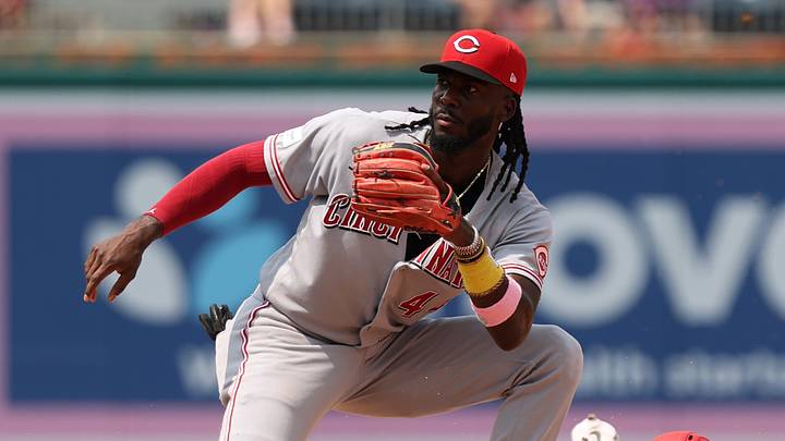 Washington Nationals pinch runner Andrew Pinckney (45) steals second base