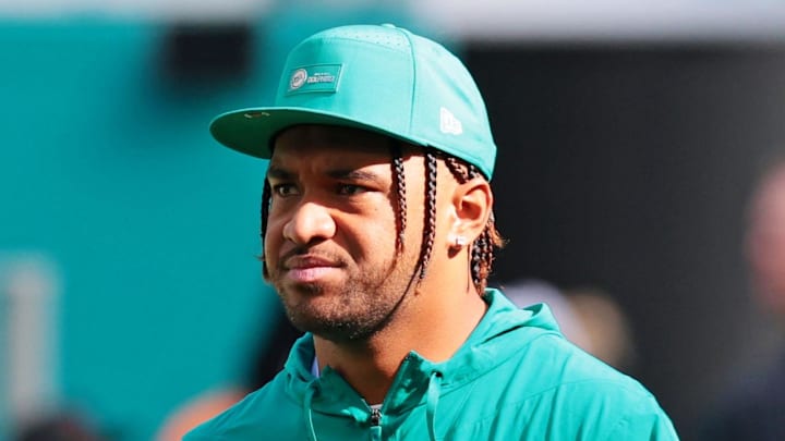 Dec 21, 2025; Miami Gardens, Florida, USA; Miami Dolphins quarterback Tua Tagovailoa (1) warms up before the game against the Cincinnati Bengals at Hard Rock Stadium. Mandatory Credit: Sam Navarro-Imagn Images Dec 21, 2025; Miami Gardens, Florida, USA; Miami Dolphins quarterback Tua Tagovailoa (1) warms up before the game against the Cincinnati Bengals at Hard Rock Stadium. Mandatory Credit: Sam Navarro-Imagn Images