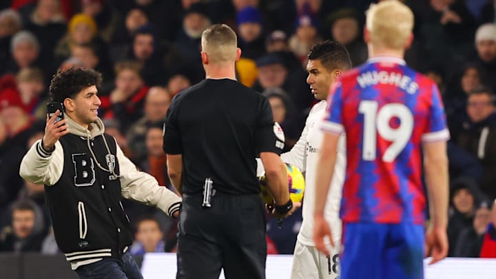Les fans rentrent parfois sur le terrain.