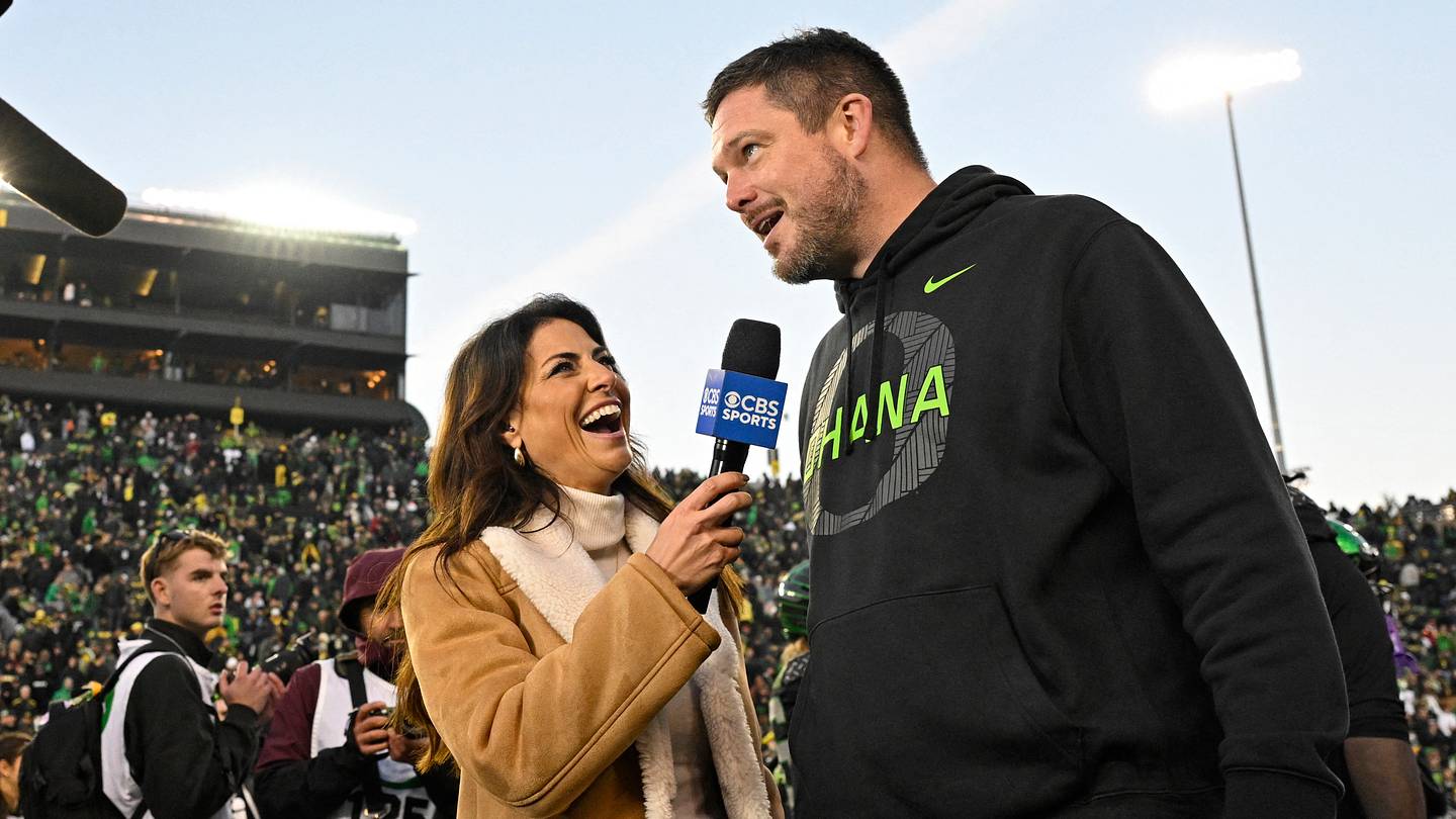 College Football Insider Pulls Back Curtain on Coach's Very NSFW Halftime Speech