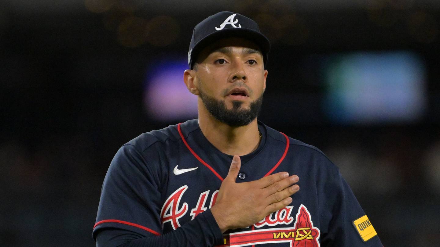 Braves' insane Robert Suarez gamble pays huge dividends in Game 2