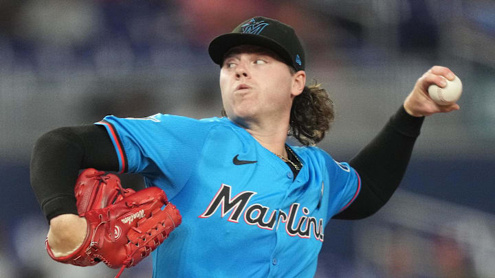 Jun 1, 2025; Miami, Florida, USA;  Miami Marlins pitcher Ryan Weathers (35) pitches against the San Francisco Giants in the first inning at loanDepot Park. Mandatory Credit: Jim Rassol-Imagn Images