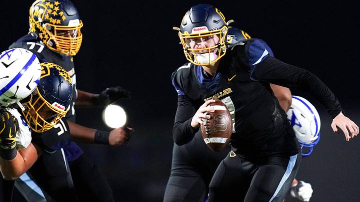 Moeller Crusaders quarterback Matt Ponatoski (7) runs the ball in the first half of a Division I regional semifinal high school football game between the St. Xavier Bombers and Moeller Crusaders, Friday, Nov. 14, 2025, at Welcome Stadium in Dayton, Oh. Moeller Crusaders quarterback Matt Ponatoski (7) runs the ball in the first half of a Division I regional semifinal high school football game between the St. Xavier Bombers and Moeller Crusaders, Friday, Nov. 14, 2025, at Welcome Stadium in Dayton, Oh.