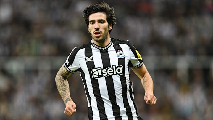 Tonali pendant la rencontre face au PSG