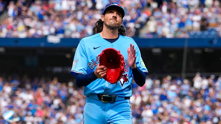 Aug 1, 2026; Toronto, Ontario, CAN;  Toronto Blue Jays pitcher Kevin Gausman (34) applauds the fans after being taken out of the game during the sixth inning against the St. Louis Cardinals at Rogers Centre. Mandatory Credit: Kevin Sousa-Imagn Images