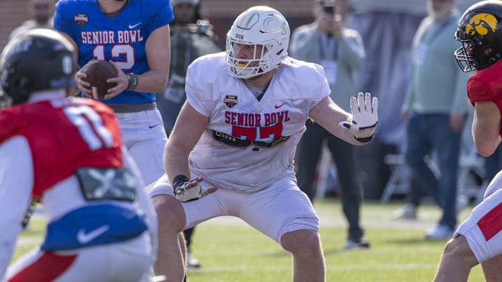 Keylan Rutledge blocks at Senior Bowl practice.