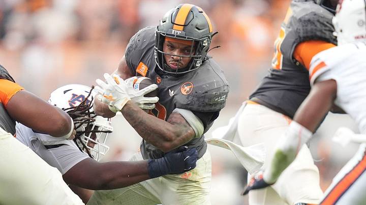 Tennessee running back DeSean Bishop (18) runs the ball during a game between Tennessee and Auburn in Neyland Stadium in Knoxville, Tennessee, Oct. 3, 2026.